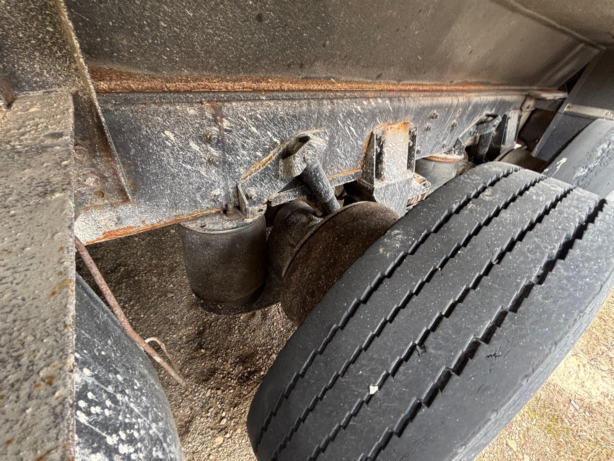 1996 VOLVO Quad-Axle - Image 33